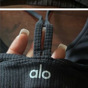 ALO Yoga Charcoal Ribbed Bra. size small. In very good condition.